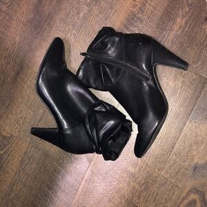 Well worn Black Heeled Boots women’s 8.5 unable to reply to bundle messages